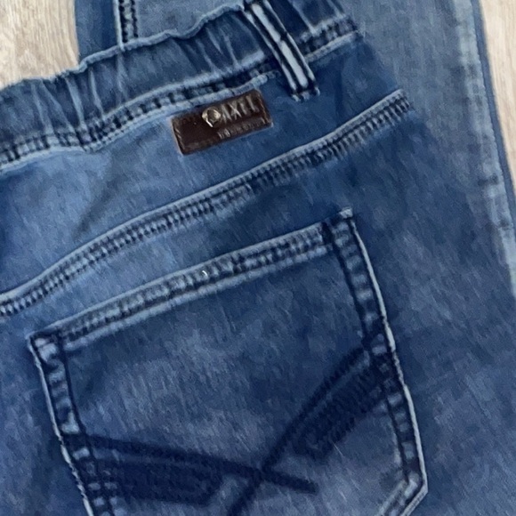 Axel 34 - Picture 9 of 9